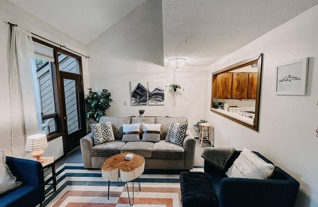 Snowater Condo #73 - Views - Wi-Fi - Sleeps 6