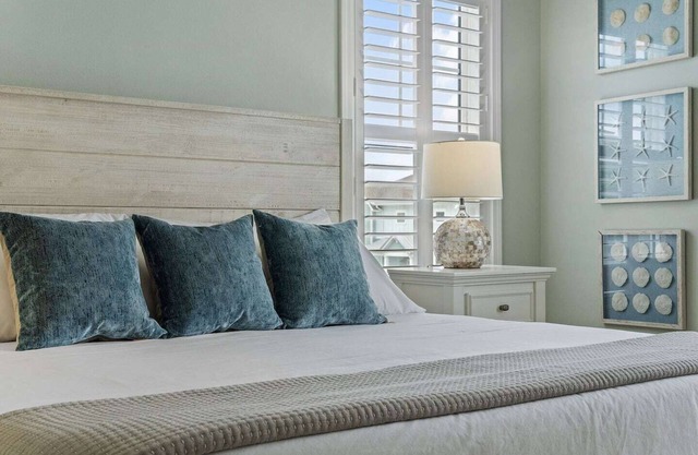 Snowbird Escape | Golf, Gym & Work Friendly