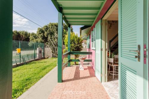 Sobrado agradável c/churrasq. 90m do mar RDD657