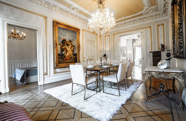 Soirée Villa - Elegant Stay with Garden and Party Room