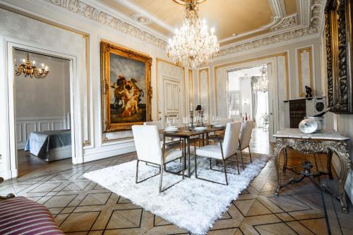 Soirée Villa - Elegant Stay with Garden and Party Room