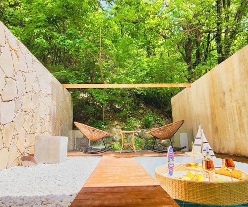 Sokcho Floating Whale Seorak Dojeok Waterfall Stay