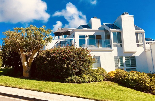 Solana Beach Luxury Condo - Treehouse Views of Racetrack and OCEAN