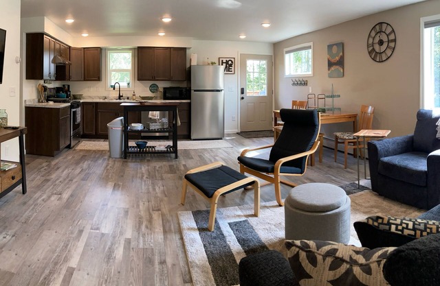 Soldotna Mid-Town Suite Near Soldotna Creek Park & The Kenai River.