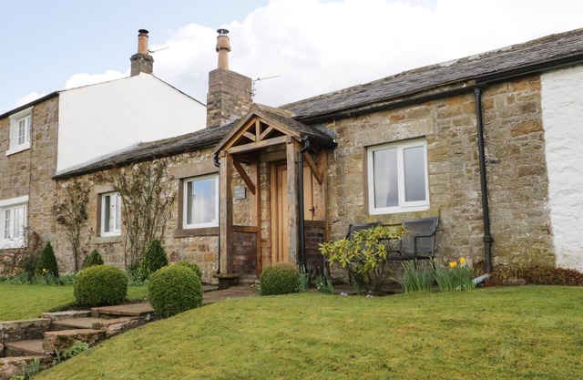 SOLPORT VIEW COTTAGE, pet friendly in Brampton, Cumbria