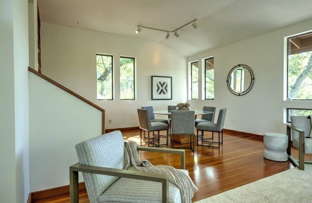 Sonoma Treehouse - a quiet scenic view home with 3 BDRM with deck & hot tub