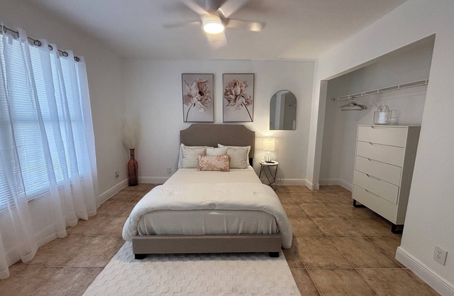 Soothing 2-bedroom apartment with AC in Royal Palm beach