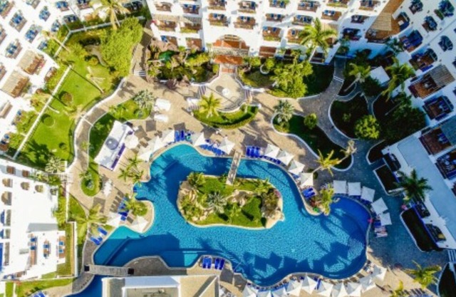 Soothing hotel with AC in vibrant Cabo San Lucas