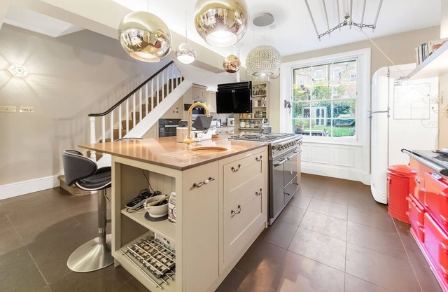 Sophisticated Shine by Newington Green, by Veeve