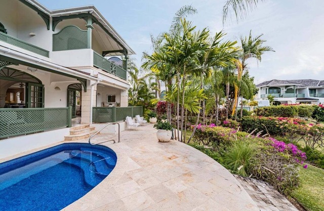 Sophisticated Villa with Pool in Jade Vine