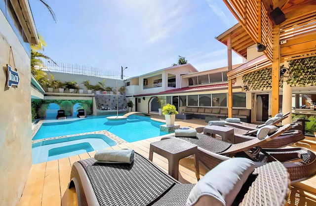 SOS 6 BR Luxury Villa Paradiso +Free Bonus