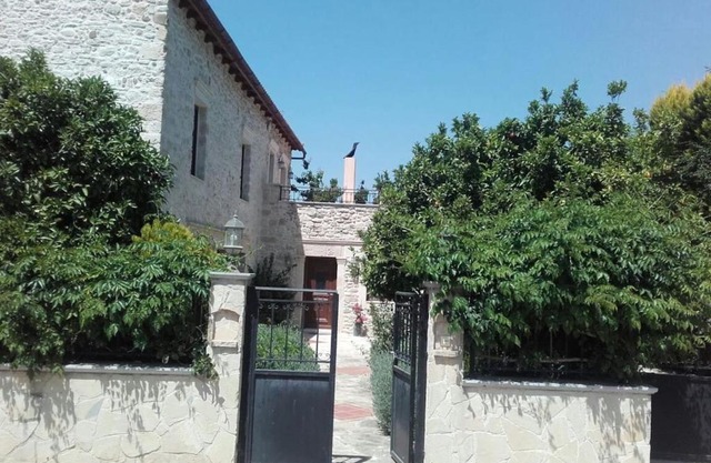 South Crete Traditional House , Moires