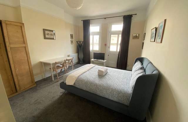 South East London 1-Bed Apt, Sleeps 2 near Tube