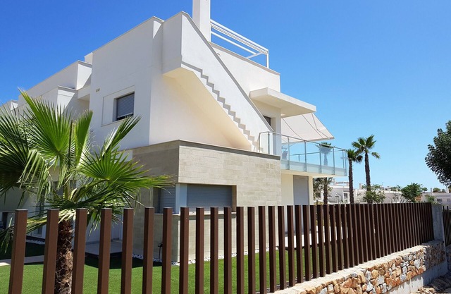 South-facing luxury apartment on Vistabella Golf