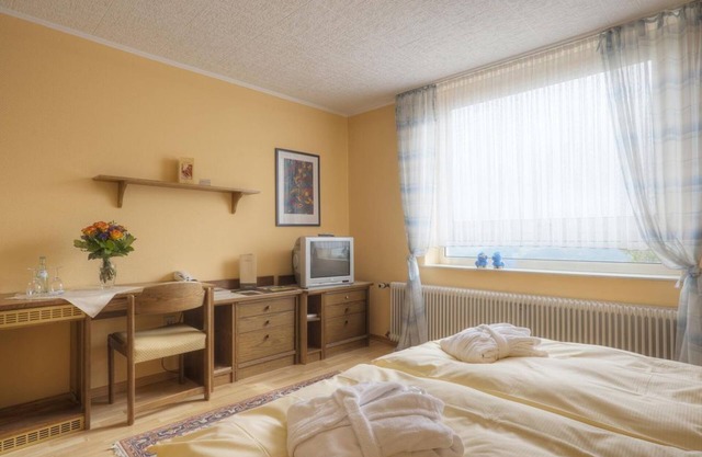 South side without balcony with panoramic view, 4 - 11 nights - Waldhotel Sonnenberg