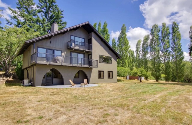 South Skagit Sahale Chalet with views 8 minutes from downtown