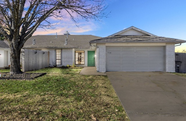 South Tulsa Luxury | 2000sf King 75"TV BBQ Yard