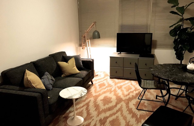 SOUTH YARRA - Classic Domain Precinct Apartment