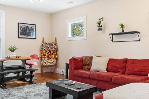 Southern Parkway Retreat Near Downtown Louisville