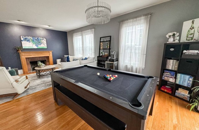 Southie Condo - Near Subway - Bring Pets - Pool Table