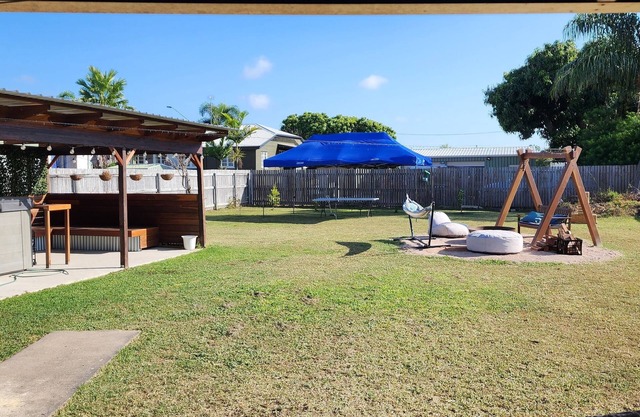 Spa, firepit, close to the airport, city and strand