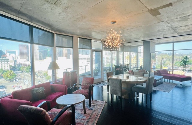 Spacious 1 Bedroom Luxur Loft With Panoramic Cityscape