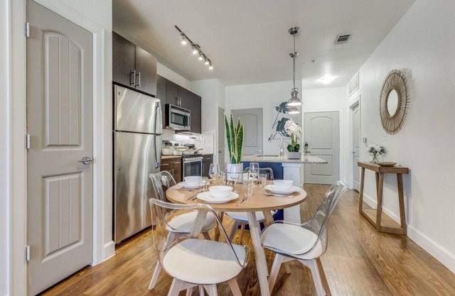 Spacious 1B w/Pool Near Legacy West Frisco