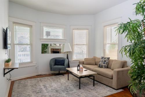 Spacious 2 Bed Apt in Atlanta near Piedmont Park