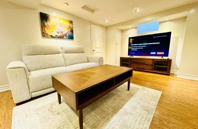 Spacious 2-Bedroom Apartment Near Pearson Airport – Perfect for Families and Groups