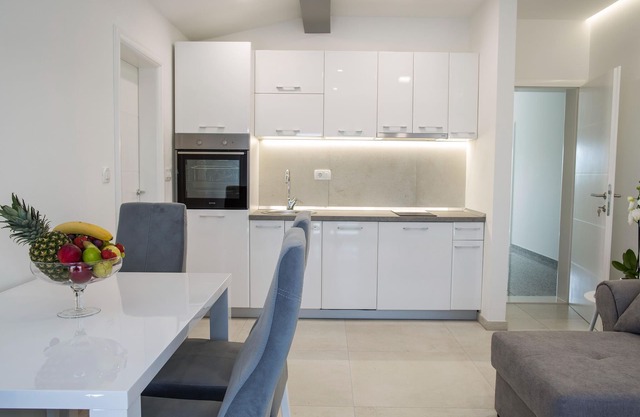 Spacious 2-Bedroom, Imotski