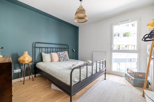 Spacious 2 bedrooms with Parking, Terrasse, near Metro 3