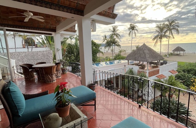 Spacious 2 bedroom oceanfront apartment