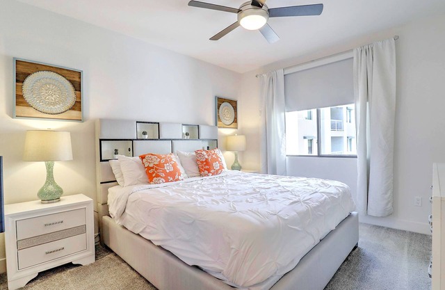 Spacious 2BR | Old Town Scottsdale |POOL & Parking