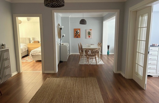 Spacious 3-bedroom apartment with WiFi, AC in wonderful Kadıköy Istanbul