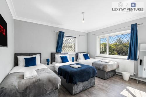 Spacious 3 Bedroom Brighton Home - Near South Downs - Stunning Sea Views - Garden - Pool Table - Free Parking for Cars