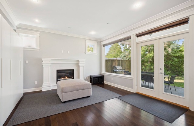 Spacious 3-Story North Vancouver Home: 4 Bedrooms, Gym, Ideal for Families