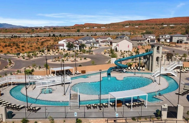 Spacious 3Br/8 Beds, Garage, Wifi, Close to Pool, Centrally Located, Family Fun