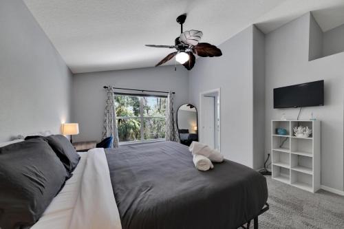 Spacious 3BR Family Home Near Sponge Docks