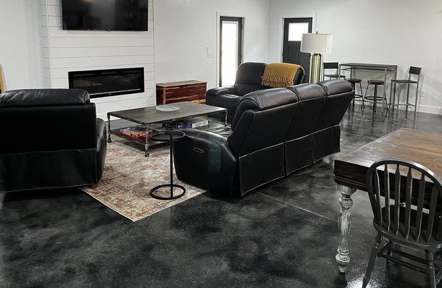 Spacious 4 bed, 4.5 bath