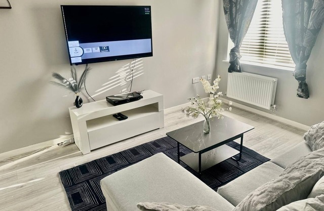 Spacious 4-Bed in Vibrant Community with Family Park & Garden Oasis!