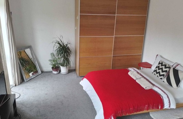 Spacious 4-bedroom apartment in gorgeous London with WiFi