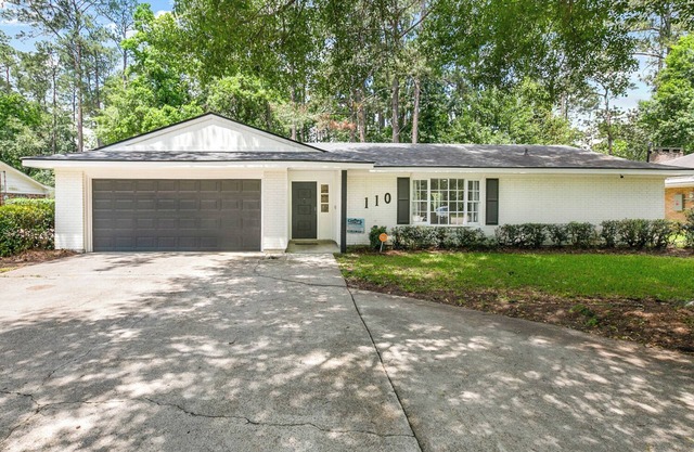 Spacious 4-bedroom house in charming Slidell with AC