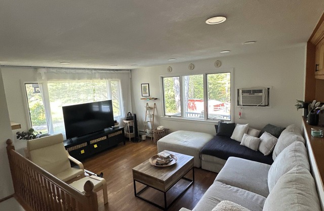 Spacious 4-bedroom house in charming Springfield with AC, fitness room