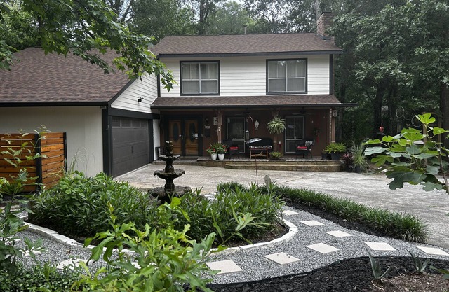Spacious 4-bedroom vacation home near The Woodlands Golf Resort & Town Center.