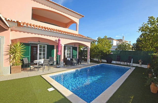 Spacious 4 Bedroom Villa with Private Pool, Walking distance to Tavira town