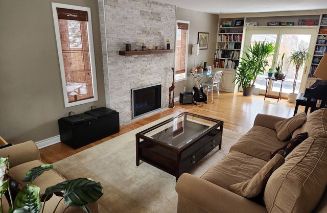 Spacious 4BR Home Near Trails & Shops – AC, WiFi, & Family-Friendly!