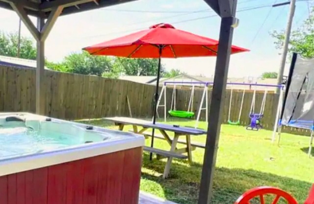 Spacious 4BR Retreat w/Hot Tub Comfort in Plano