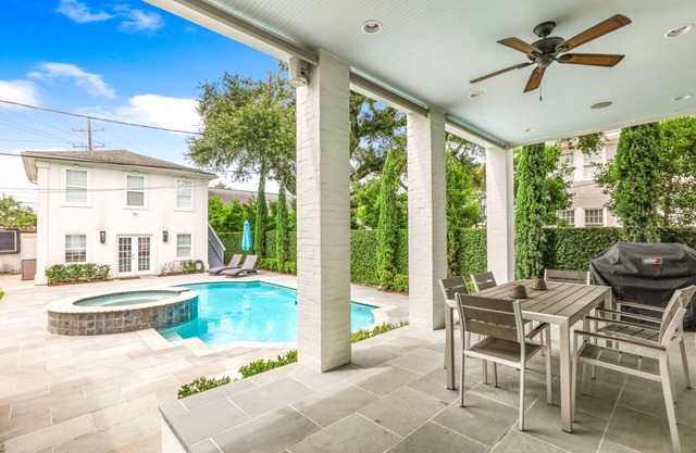 Spacious 4BR with Pool, Perfect for Big Families