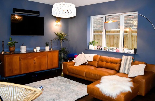 Spacious 5 Bedroom Home Near the Beach With Parking