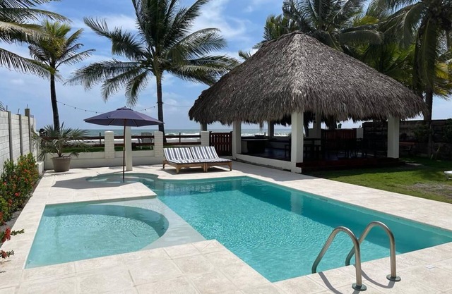 Spacious 5-bedroom Waterfront House with AC in beautiful Costa del Sol